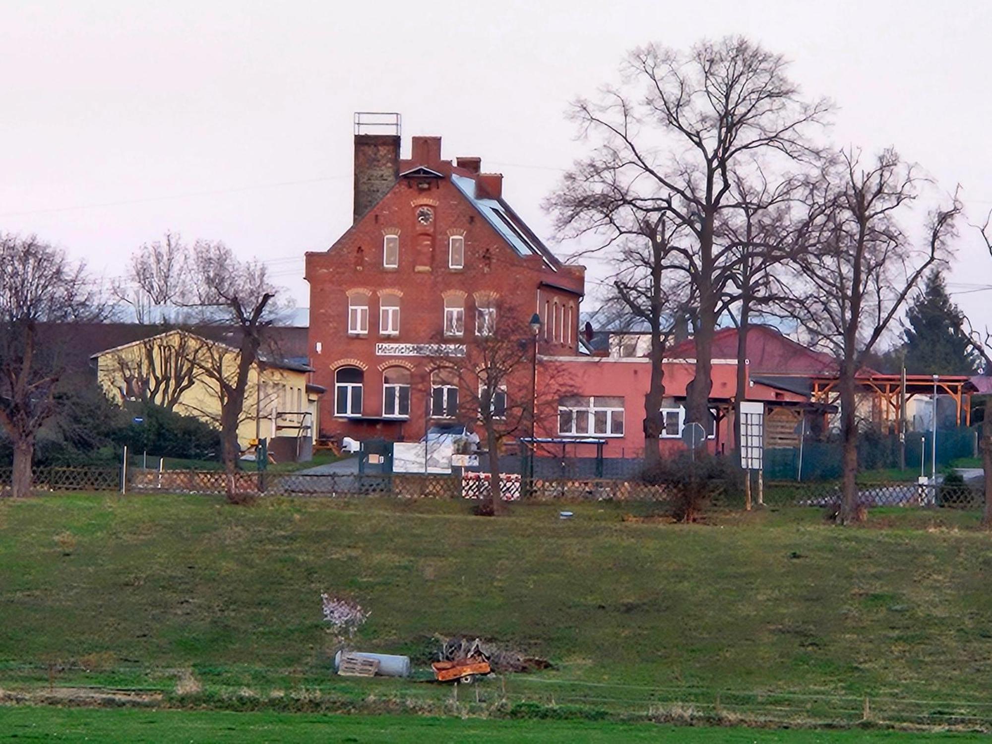 Ferienwohnung Heinrich Heine Schule Bad Dürrenberg Exterior foto